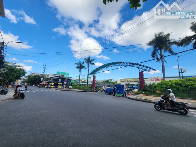 🔥 BÁN ĐẤT TẶNG NHÀ 2 TẦNG – 300M² MẶT TIỀN KINH DOANH CHỢ HÒA KHÁNH 🔥  📍 Vị trí đắc địa - 4