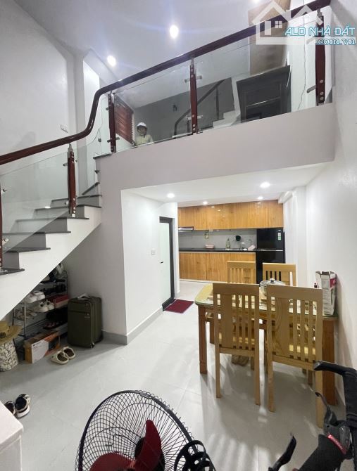 Bán nhà cạnh học viện tài chinhsm dân xây, gần phố, thoáng sáng 5 tầng bề thế, giá tốt - 4
