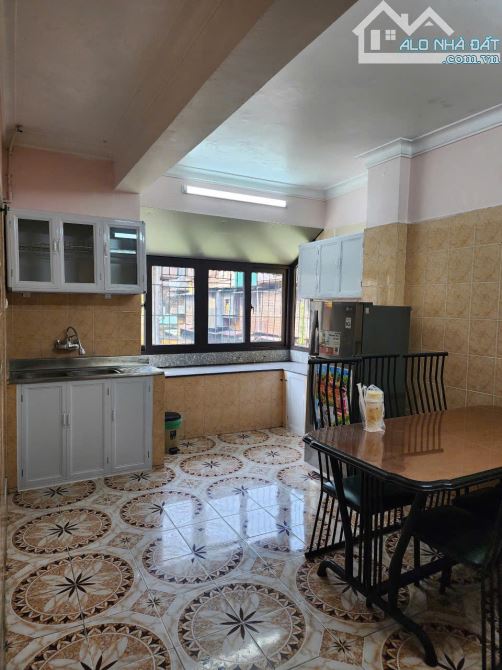 Cho thuê căn tập thể ngõ 186 Ngọc Hà, phường Ngọc Hà, Ba Đình. DT 85 m x 3 tầng, giá 10 tr - 4