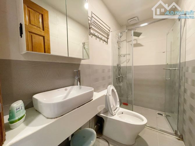 Căn hộ ngay trung tâm quận 1, bancol view siêu chill, gần UEH, Đại học Hoa Sen, quận 3 - 4