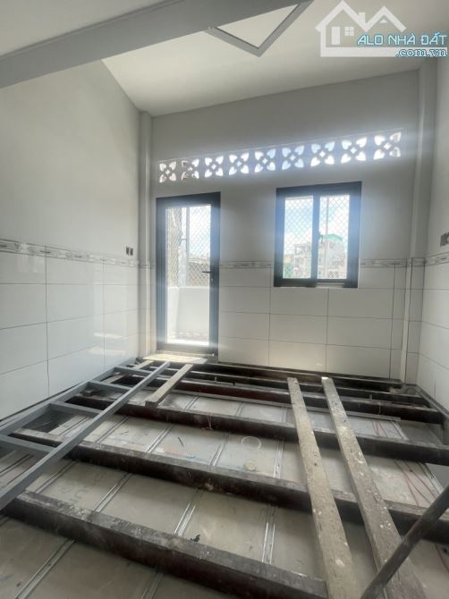 Bán nhà NGAY CHỢ PHÚ HOÀ - giáp Q10 3/2 - Lê Đại Hành - 15m2 - 2 Tầng - 2.1 tỷ - 4