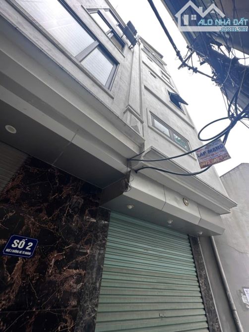 Tôi cần bán nhà Số 6 + 8 Phố Bạch Mai. 69m - Mặt tiền 5,8m - Ngõ sau ô tô tránh - 32,6 tỷ - 5