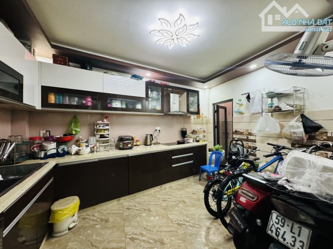 NGUYỄN THỊ TẦN P2Q8 - 5 TẦNG - 7.05 TỶ TL - HAI MẶT HẺM - KHÔNG QUY HOẠCH - 5