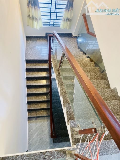 Bán nhà mặt phố dt 67m2; mt 5,2 m; kiệt Trần Quang Khải 4m; giá 6,xxtỷ, biển Sơn Trà ĐN - 5