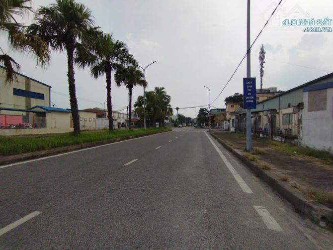Cho thuê kho KCN Đài Tư, Long Biên, HN. DT 620m, cao 8m, có điện 3fa, nước sạch, PCCC. Giá - 5