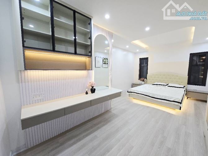 Bán nhà Trần Quý Cáp, DT 31m2 x 5T, MT 6m, ngõ thông, lô góc, dân xây cực đẹp, chỉ 9 tỷ 3 - 5