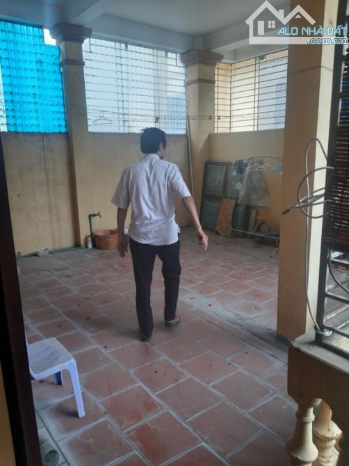 Cho thuê nhà ngõ 28 Võ Chí Công, Dt 100m2 xây 70m2 x 3 tầng riêng biệt, 15 tr/tháng - 5