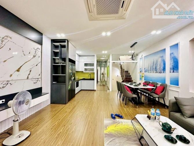 Hàng hiếm. Nhà mới đẹp, oto đỗ nhà, phố Vương Thừa Vũ - Thanh Xuân. DT: 50m2 x mt 5.3mx 7T - 5
