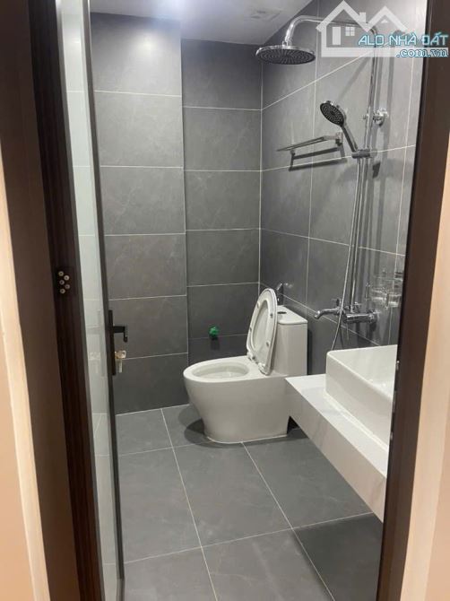 NHÀ ĐẸP VỀ Ở NGAY 35M2*MT4M, Ô TÔ ĐỖ CỬA – 6 TẦNG- NHÀ DÂN XÂY - HÀNG XÓM GOLDENMARK - 5