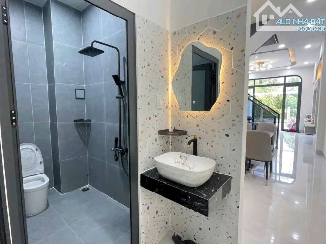 NHÀ HOÀN CÔNG SIÊU ĐẸP 120m2, TẶNG NỘI THẤT, KẾ ỦY BAN, TRƯỜNG HỌC VÀ BỆNH VIỆN CÁCH 500m - 5