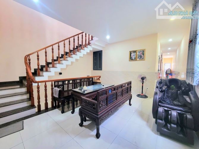 BIỆT THỰ 3 TẦNG ĐÚC MẶT TIỀN + DÃY TRỌ HT12 QUẬN 12 GIÁ RẺ 18,5 TỶ DIỆN TÍCH 335M2 (4,4x42 - 5