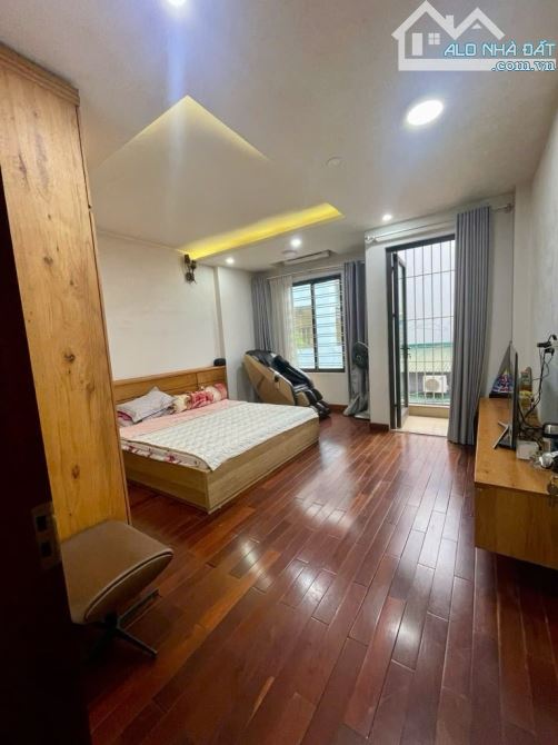 Bán nhà phố Ngọc Thụy, 70m2- 5T- mt4.5m- hơn 11 tỷ,  gần cầu Long Biên, ô tô thông các ngả - 5