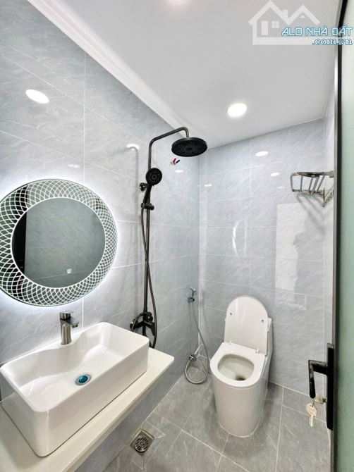 Bán nhà lô góc Phan Văn Trị Bình Thạnh, full nội thất xịn sò, nở hậu, nhích 5 tỷ - 5