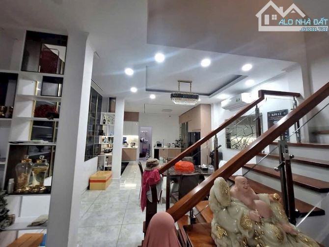 BÁN NHÀ 3 LẦU MẶT TIỀN ĐƯỜNG KHU KIẾN THIẾT HIỆP PHÚ - THỦ ĐỨC- 90M2- - 5