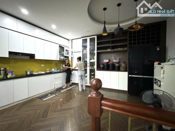 LĨNH NAM- VĨNH HƯNG  65m2 -PHÂN LÔ - NGÕ THÔNG - Ô TÔ TRÁNH - VỈA HÈ - Ô TÔ VÀO NHÀ - 5