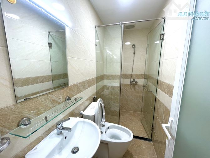 Chính chủ: Nhà đúc 3.5 tấm - đường 7m sát mặt tiền QL13 - Ô tô đậu trong nhà, cần ra gấp - 5
