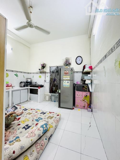 HUỲNH TẤN PHÁT TÂN THUẬN ĐÔNG QUẬN 7 DT: 4.2*15M- 6 TỶ 5 - 5