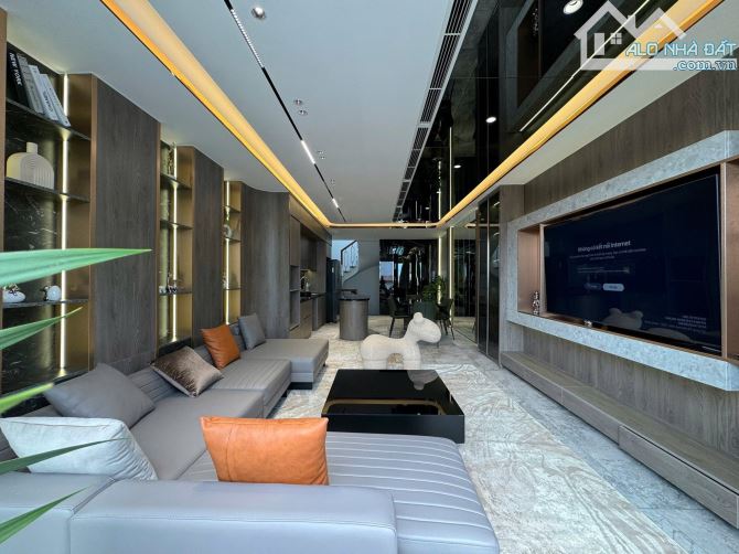 Bán nhà phân lô Trần Quốc Hoàn, 35m2, 5 tầng, mt 5,5m, ô tô tránh, kd, nhỉnh 13 tỷ - 5
