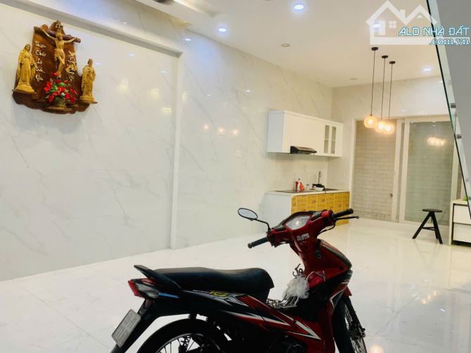 BÁN NHÀ HẺM XE HƠI BÀNH VĂN TRÂN 4 TẦNG 5,3X12 NGAY CMT8-CV LÊ THỊ RIÊNG CHỈ 10,4 TỶ - 5