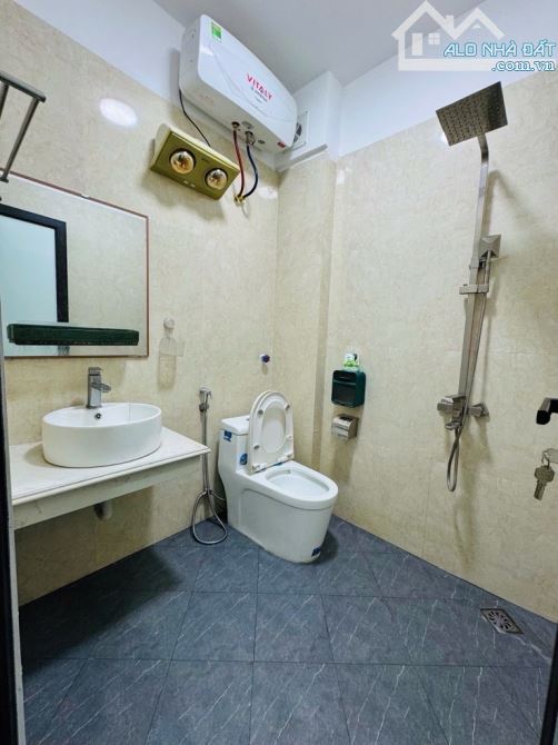 Bán nhà Đàm Quang Trung 30 m2 5 tầng . Rao 6,45 tỉ - 5