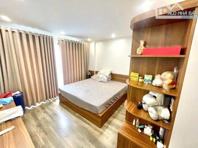 CỰC HIẾM NHÀ 7 TẦNG 40m MT 4.5m VIEW HỒ TÂY THỤY KHUÊ Ô TÔ 16 CHỖ ĐỖ CỬA 18 TỶ - 5