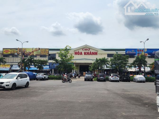 🔥 BÁN ĐẤT TẶNG NHÀ 2 TẦNG – 300M² MẶT TIỀN KINH DOANH CHỢ HÒA KHÁNH 🔥  📍 Vị trí đắc địa - 5