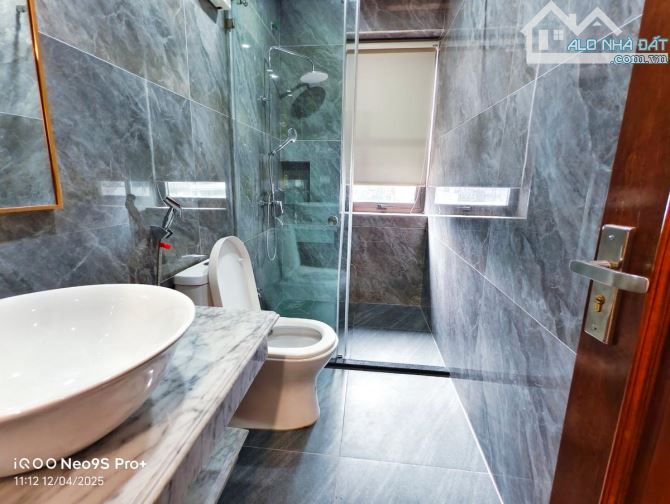 BÁN NHÀ LÝ SƠN, LONG BIÊN 101m² - 6T - Mt: 5,2m - 19,6 Tỷ, THANG MÁY 750kg, Ô TÔ 16 CHỖ - 5
