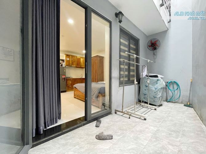 Căn hộ ngay trung tâm quận 1, bancol view siêu chill, gần UEH, Đại học Hoa Sen, quận 3 - 5