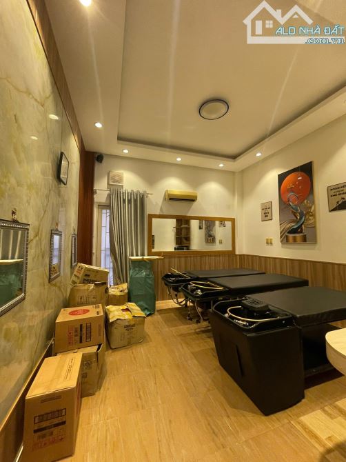 Bán Nhà MT Đường 320 Bông  Sao - 4m x 16m - 64m.2 - 3 Lầu -6PN - 4WC - F5 Q8 - 6
