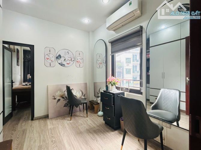 Tôi cần bán nhà Số 6 + 8 Phố Bạch Mai. 69m - Mặt tiền 5,8m - Ngõ sau ô tô tránh - 32,6 tỷ - 6