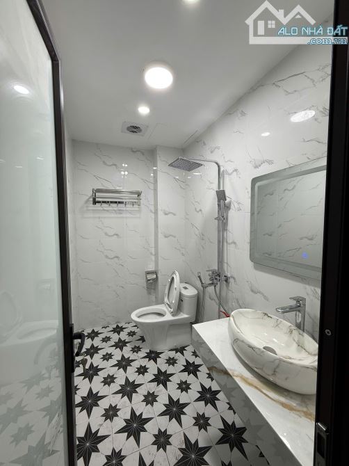 Cho thuê nhà đẹp, full đồ, thang máy Phùng Chí Kiên, Cầu Giấy. DT 45m2, 6 tầng. 25 tr - 6