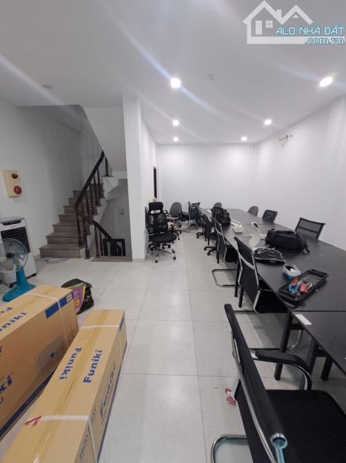 Nhà ngõ 180 Hoàng Quốc Việt. DT 50m2 x 7 tầng xây mỗi tầng 1 phòng, đường rộng 10m để ô tô - 6
