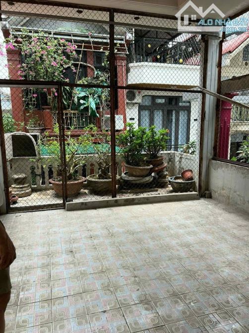 Nhà ngõ 1 phố Trần Quốc Hoàn. Diện tích 55m2 x 4 tầng mỗi tầng 2p 1 wc, ô tô đậu cửa - 6