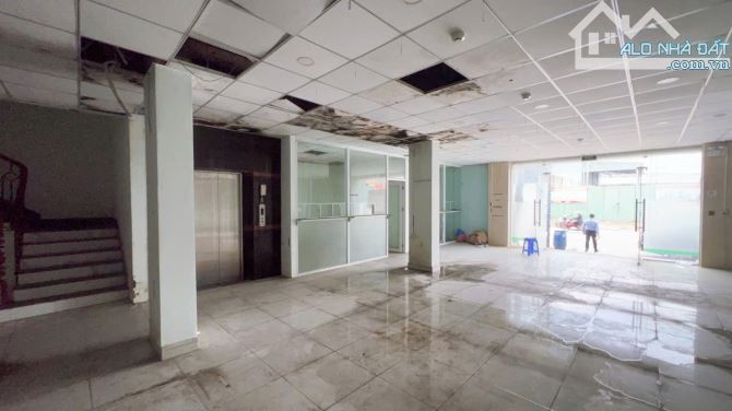 Cho thuê 3 căn liền kề nhà mặt tiền N2 - có thang máy kế Vincom 550 liền kỀ Thủ Đức. - 6