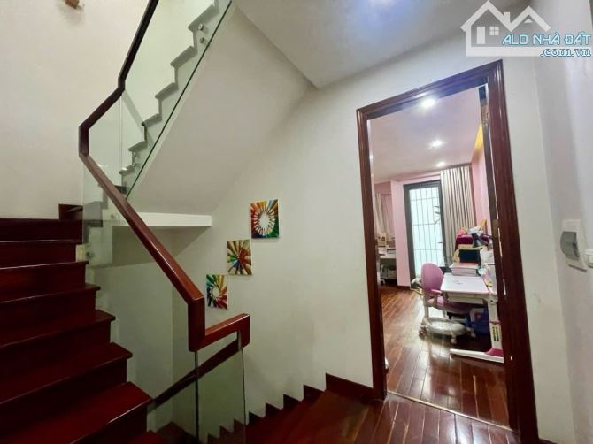 Bán nhà phố Ngọc Thụy, 70m2- 5T- mt4.5m- hơn 11 tỷ,  gần cầu Long Biên, ô tô thông các ngả - 6