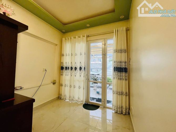 NHÀ HẺM ÔTÔ ĐƯỜNG BẠCH ĐẰNG 170M2 NGANG 12M CÓ 4PN ĐẦY ĐỦ CÔNG NĂNG CÁCH CHỢ 1,2KM -8,5 TỶ - 6