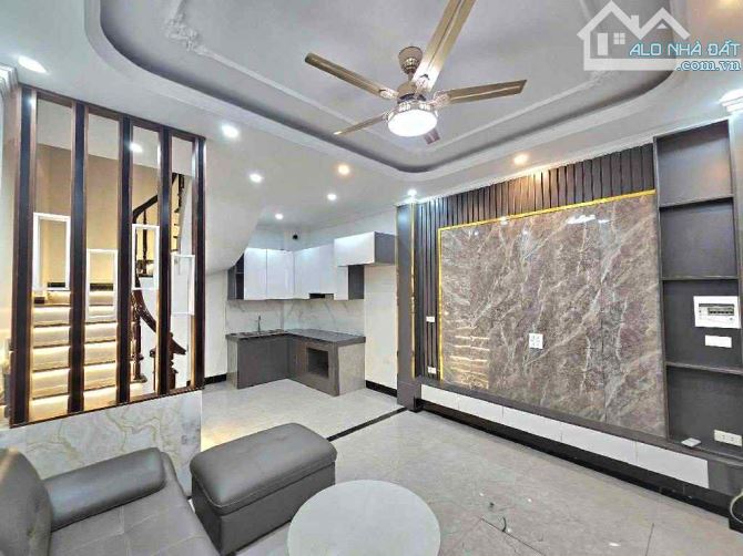 O TO đỗ cổng, nhà đẹp Thanh Am - Long Biên 30m x mt 4m x 5T giá nhỉnh 5.x tỷ - hiếm - 6