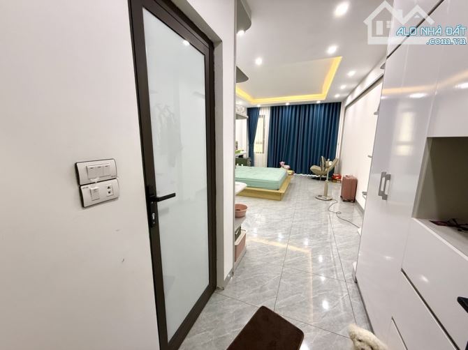 ĐỊNH CÔNG - 55m2 -6 TẦNG THANG MÁY - Ô TÔ ĐỖ CỬA - SÂN ĐỂ XE RIÊNG - 6