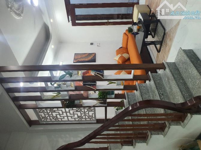 NHÀ ĐẸP NGỌC TRÌ - 5 TẦNG MỚI - Ô TÔ GẦN - GẦN CHÕI GỬI XE HƠN 6 TỶ - 6