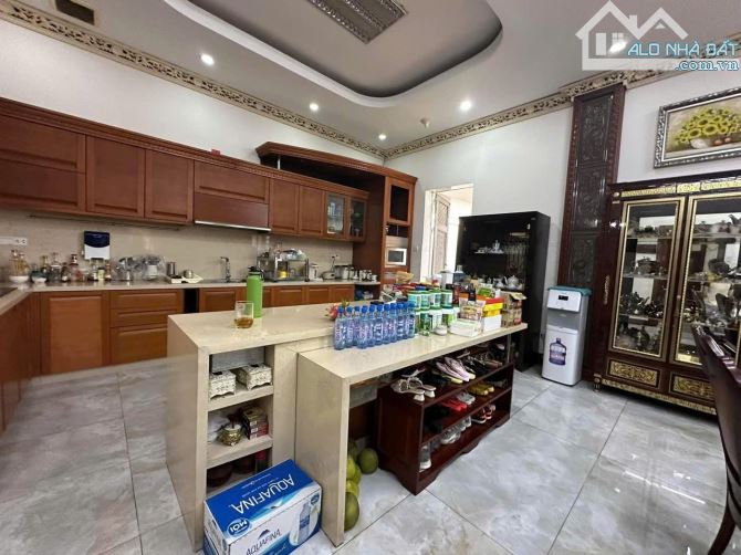 Chính chủ bán biệt thự đường Đồng Khởi - Tp. Biên Hoà - Đồng Nai.  Nằm trên trục đường lớn - 6