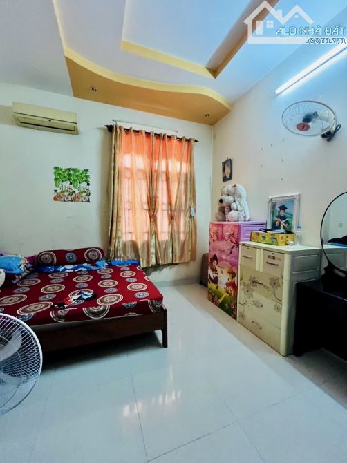 NGANG 7m DÀI 22m, 1/ NGUYỄN DUY TRINH LONG TRƯỜNG Q 9, 3 TẦNG ĐÚC BTCT, GIÁ 9 tỷ ( còn - 6