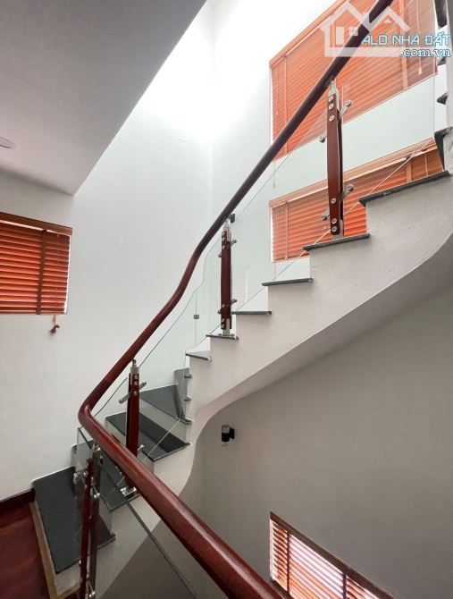 Bán nhà cạnh học viện tài chinhsm dân xây, gần phố, thoáng sáng 5 tầng bề thế, giá tốt - 6