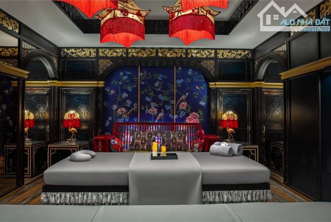 Bán khách sạn 4 sao mặt phố Ngô Quyền - 330m2 x 10 tầng có bể bơi 80 phòng - 310 tỷ