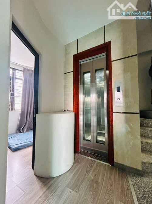 Tôi cần bán nhà Số 6 + 8 Phố Bạch Mai. 69m - Mặt tiền 5,8m - Ngõ sau ô tô tránh - 32,6 tỷ - 7