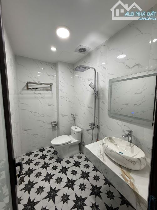 Cho thuê nhà đẹp, full đồ, thang máy Phùng Chí Kiên, Cầu Giấy. DT 45m2, 6 tầng. 25 tr - 7