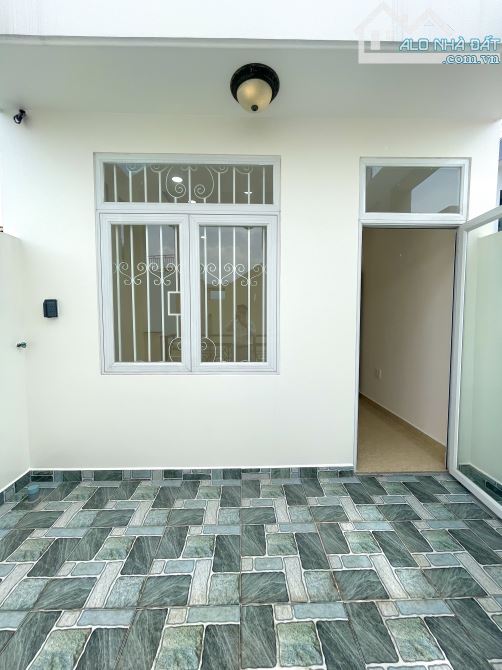 Chính chủ: Nhà đúc 3.5 tấm - đường 7m sát mặt tiền QL13 - Ô tô đậu trong nhà, cần ra gấp - 7
