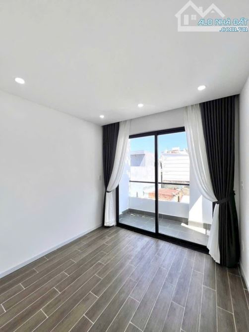 3 tầng kiệt Hoàng Diệu - Hải Châu gần Cầu Rồng giá nhỉnh 4ty - 7
