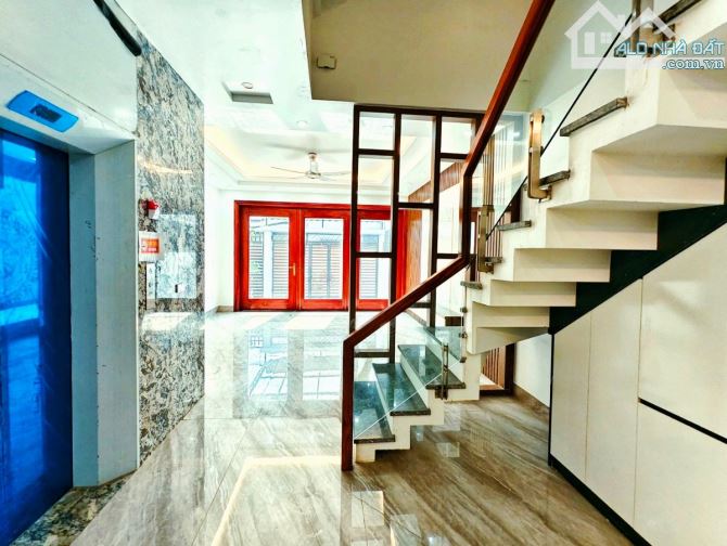 BÁN NHÀ LÝ SƠN, LONG BIÊN 101m² - 6T - Mt: 5,2m - 19,6 Tỷ, THANG MÁY 750kg, Ô TÔ 16 CHỖ - 7
