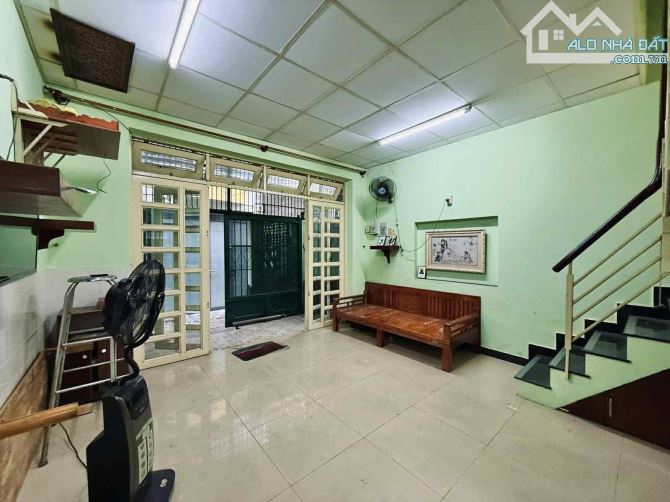 Hòa Hưng,Quận 10,2 tầng,dt:4,3mx10,5m,giá:5,65 tỷ - 8