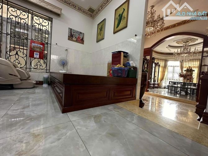 Chính chủ bán biệt thự đường Đồng Khởi - Tp. Biên Hoà - Đồng Nai.  Nằm trên trục đường lớn - 8